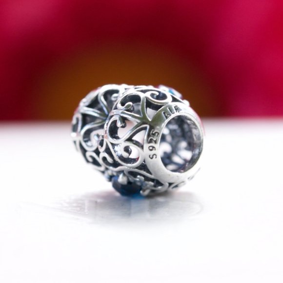 PANDORA December Signature Heart Charm, London Blue Crystal 791784NLB - Picture 2 of 3